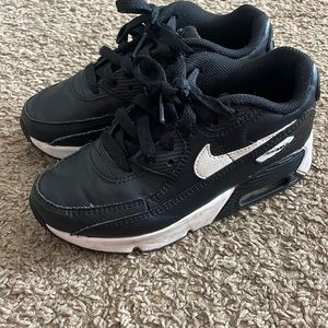 Boys nike tennis shoes!